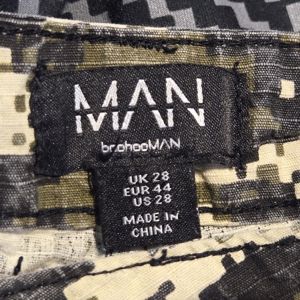 Boohoo MAN Men Relaxed Toggle Hem Pixilated Modal Green Camo Cargo Pants Size 26 - Picture 10 of 11